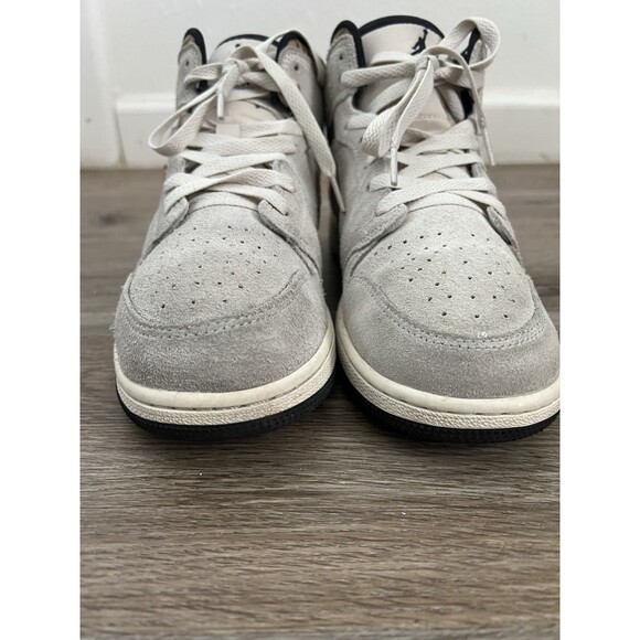 Nike Youth Air Jordan AJ1 Mid SE  Beige Suede  Sneakers DZ5370-102 Size 7Y - Picture 4 of 8
